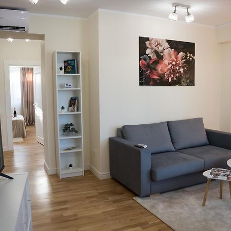 Azaleea Apartments Букурещ Екстериор снимка