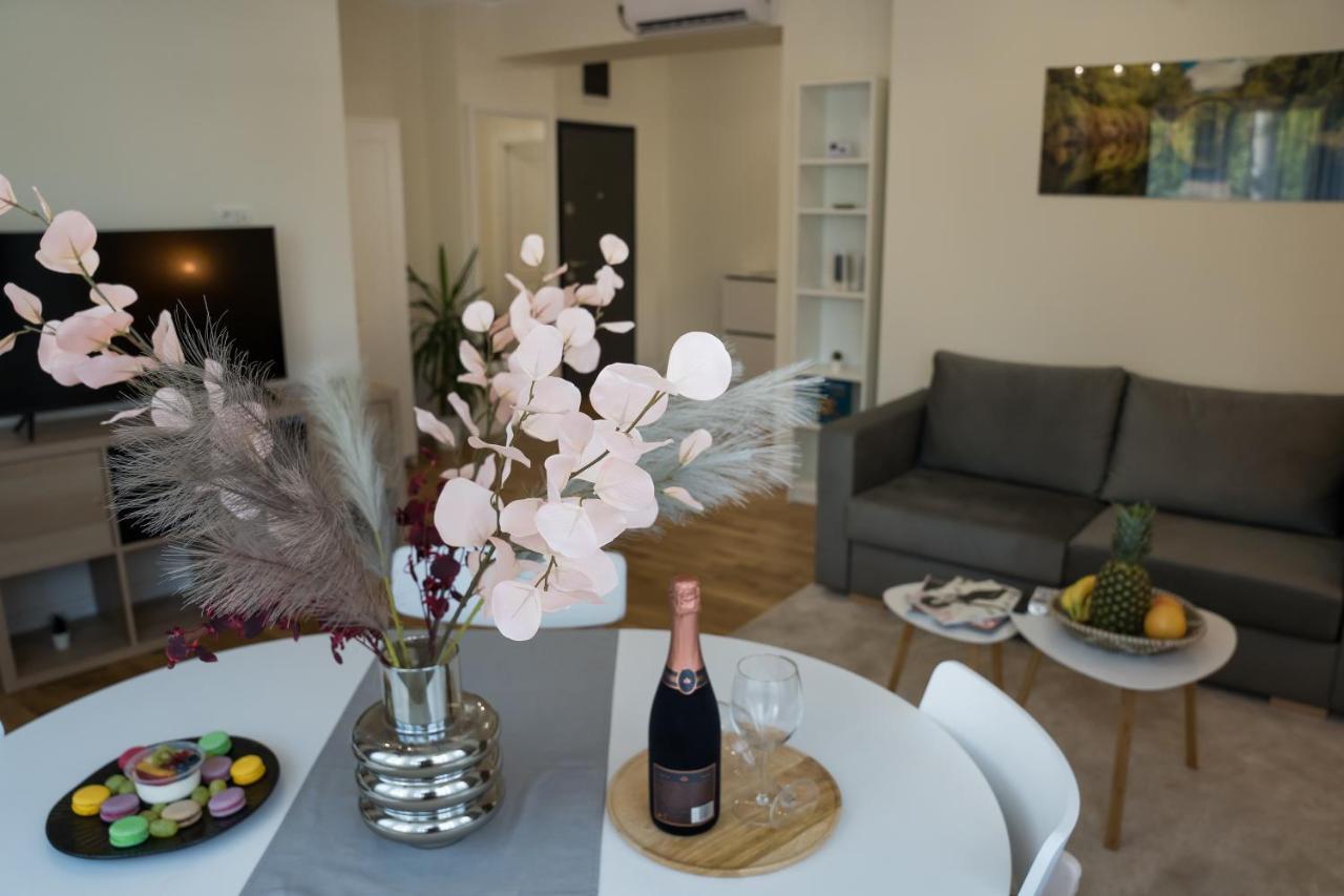 Azaleea Apartments Букурещ Екстериор снимка