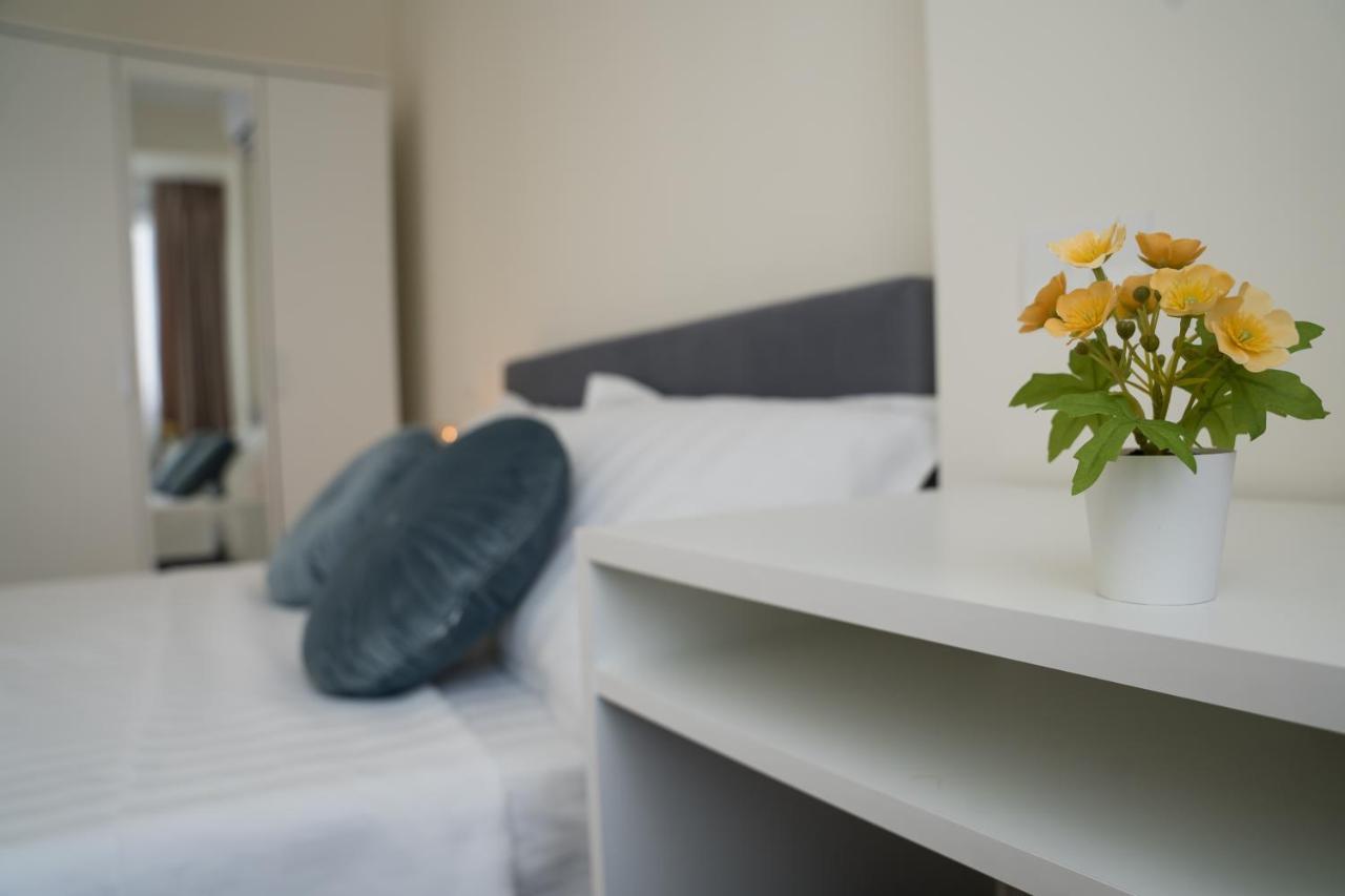 Azaleea Apartments Букурещ Екстериор снимка