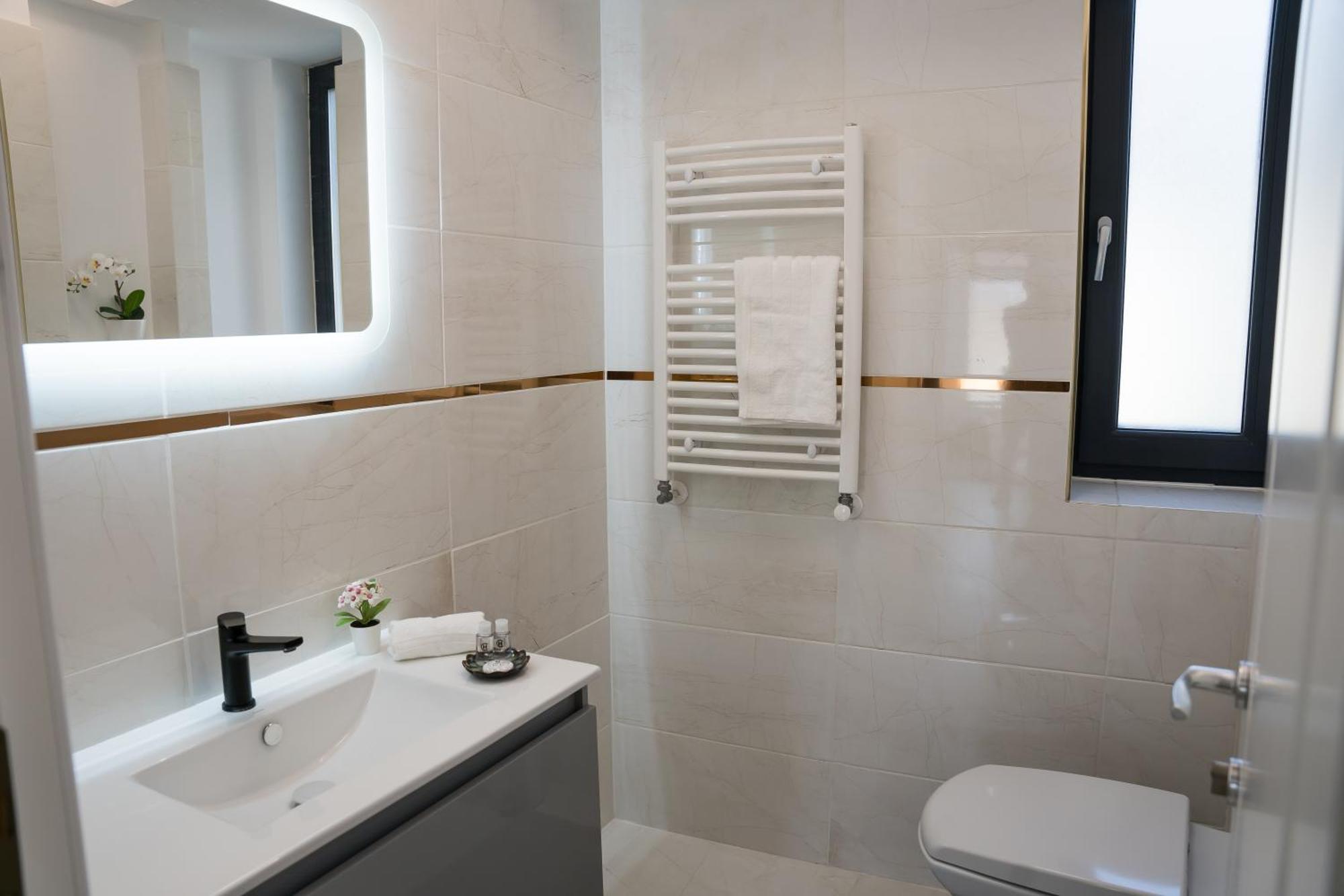 Azaleea Apartments Букурещ Екстериор снимка